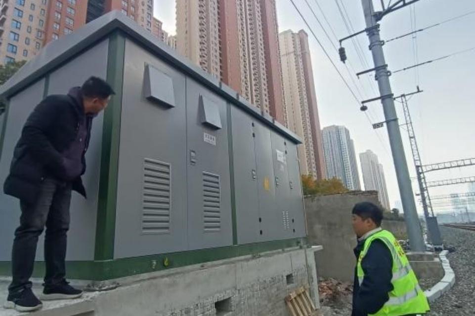 武汉局汉口站道岔融雪箱变成功送电